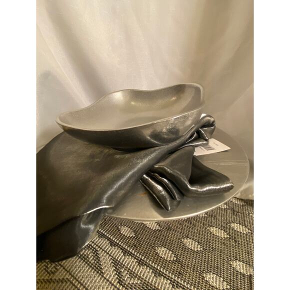 The Wilton Co Heavy Aluminum Square dish 7.25 X 7.25 in with rounded corners EUC - Picture 3 of 14